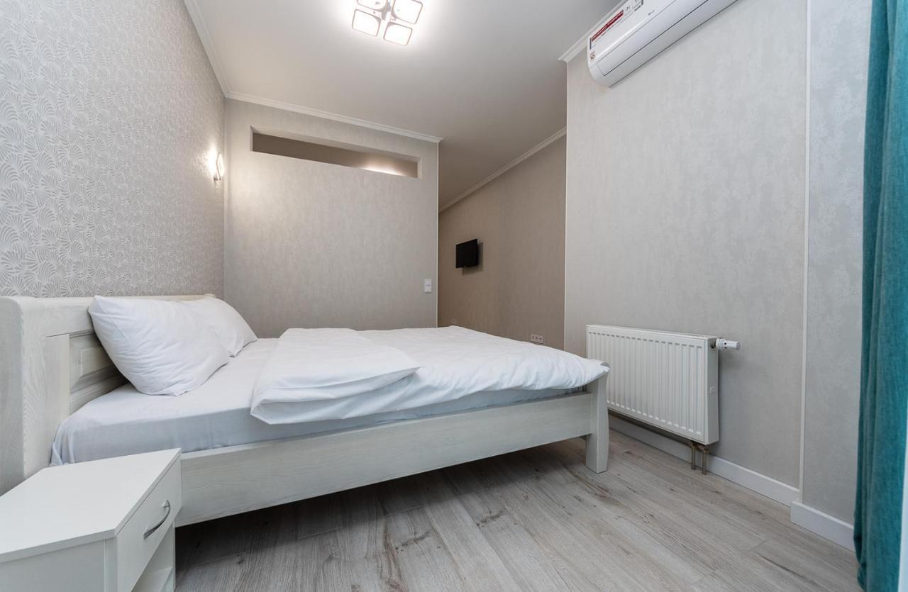 Flatrent Drahomanova 2A Appartement Kiev Buitenkant foto