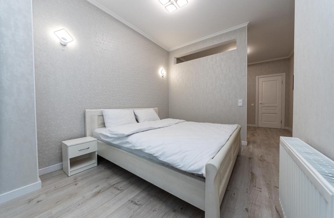 Flatrent Drahomanova 2A Appartement Kiev Buitenkant foto
