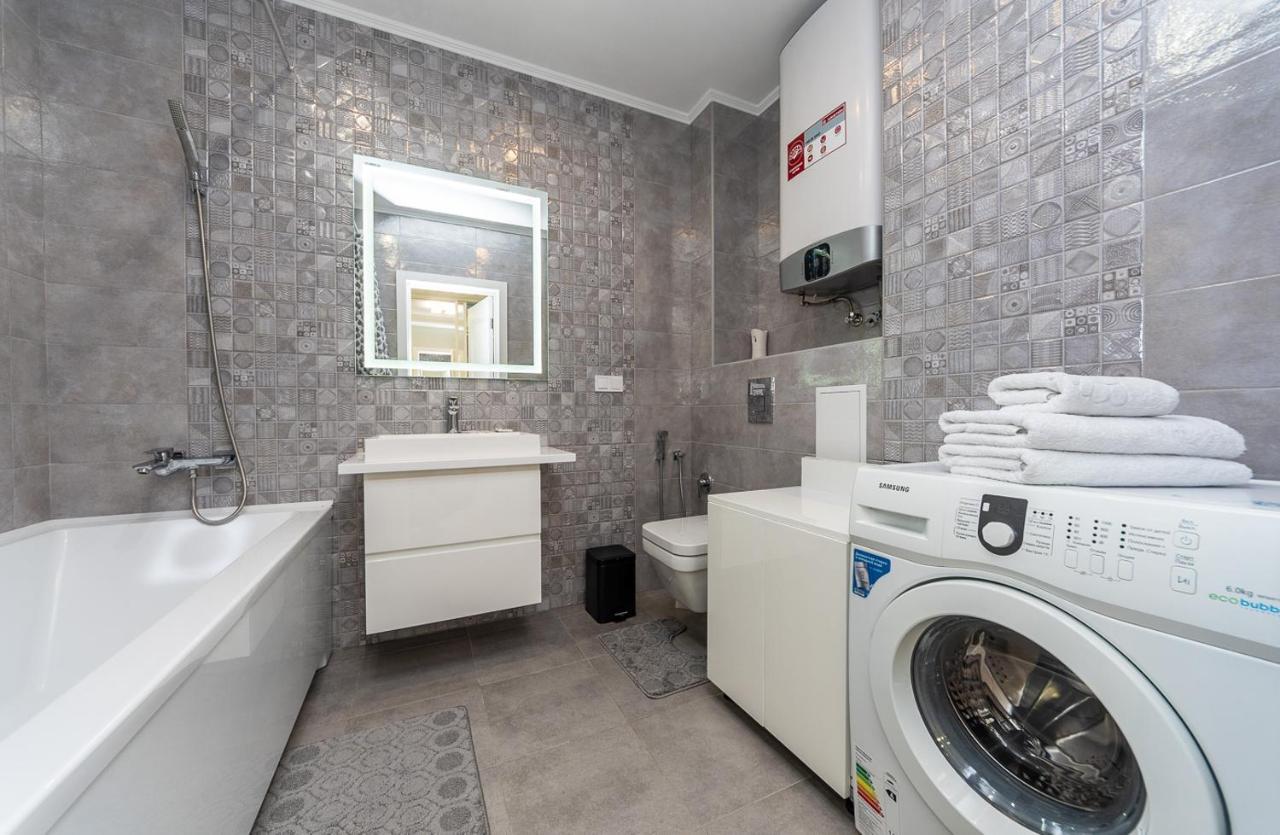 Flatrent Drahomanova 2A Appartement Kiev Buitenkant foto