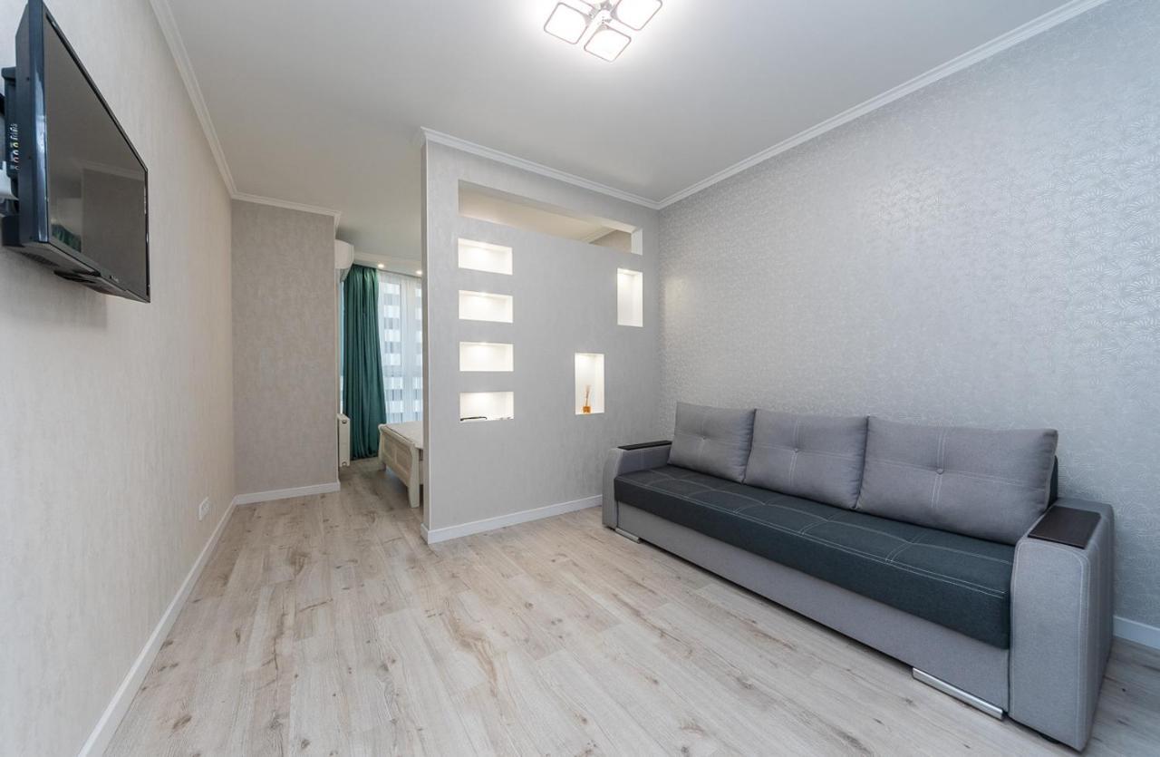 Flatrent Drahomanova 2A Appartement Kiev Buitenkant foto