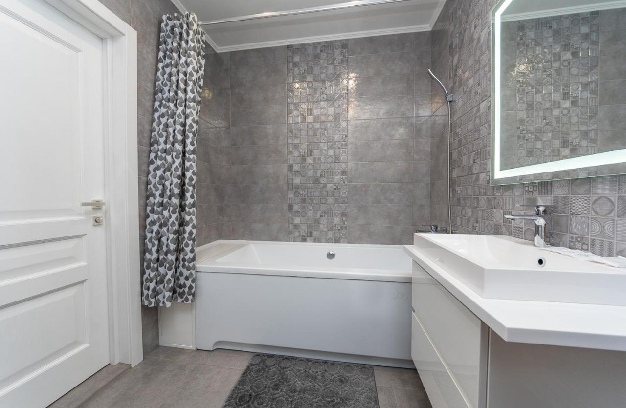 Flatrent Drahomanova 2A Appartement Kiev Buitenkant foto